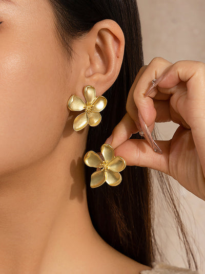 Elegant Floral Shape Alloy Stud Earrings